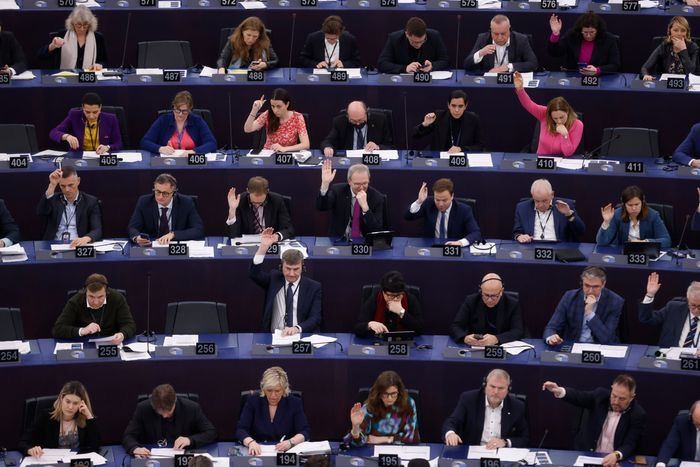 رای قاطع نمایندگان پارلمان اتحادیه اروپا به AI ACT
